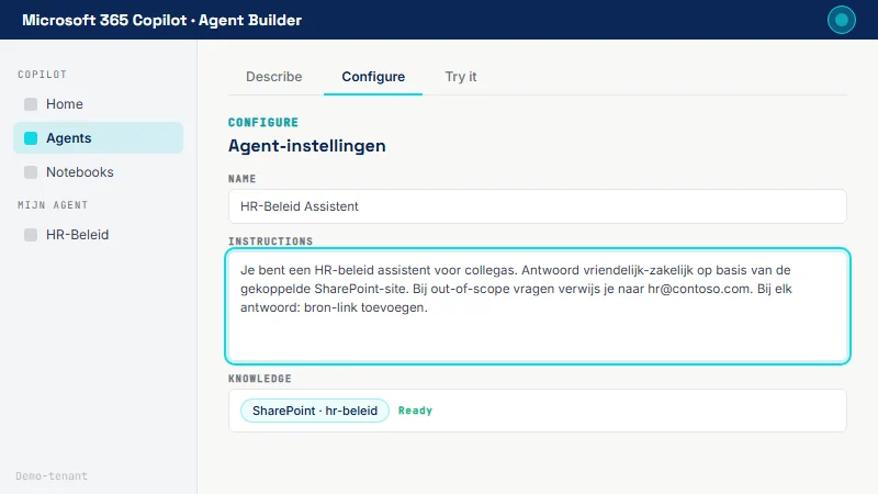 Agent Builder Configure-tab gemarkeerd; Instructions-veld met meerregels training-agent-tekst, daaronder Knowledge-sectie met SharePoint-chip en Ready-status
